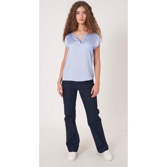 Repeat Cashmere Silk Top with Breast Pocket in Sky - Picture 4 of 12